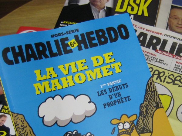 Charlie Hebdo опубликовал карикатуры на Кадырова и геев в Чечне (ФОТО)