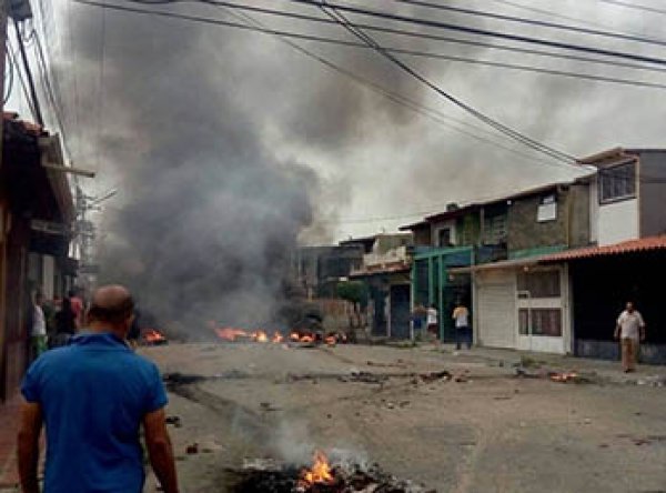 В Венесуэле сожгли дом Уго Чавеса и снесли его памятники