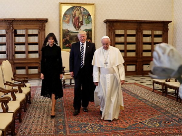 "Пицца?": Папа Римский смутил Меланью Трамп вопросом о рационе президента США