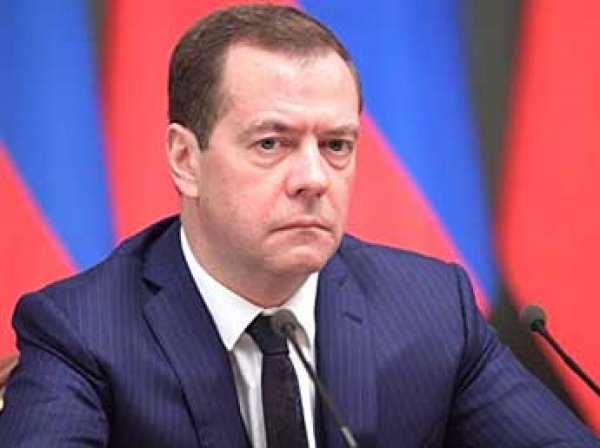 Медведев распорядился повысить МРОТ до прожиточного минимума
