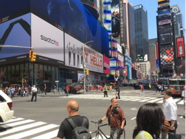 В Нью-Йорке на Таймс-сквер автомобиль протаранил прохожих: 1 человек погиб, 10 пострадало (ФОТО)