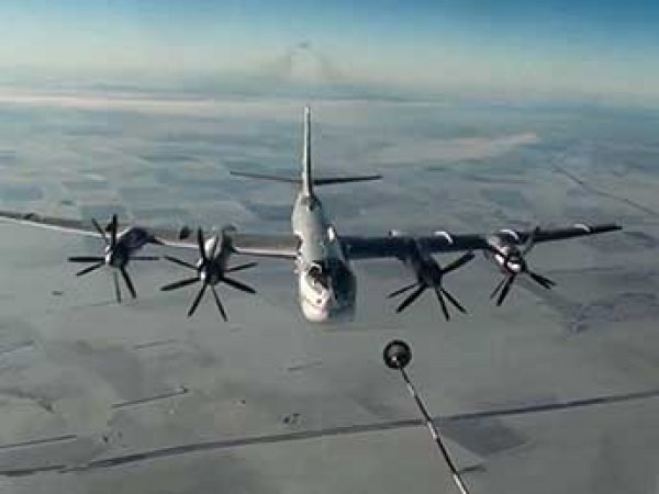 Минобороны РФ показало видео полета Ту-95 возле Аляски