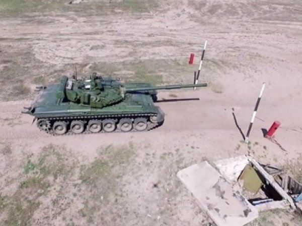 Порошенко выложил в Сеть ВИДЕО с танками Т-80, которые он отправил в Донбасс