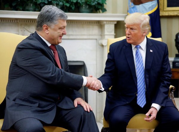 "20 минут восхищений": на встрече с Порошенко Трамп "не так" назвал Украину