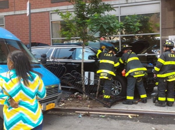 Автомобиль протаранил в толпу на Манхэттене: пострадали 10 человек