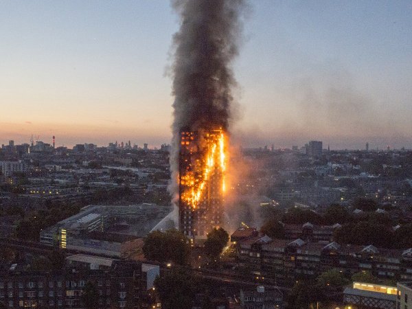 Пожар в Лондоне сегодня 14 июня 2017 унес жизни 6 человек (ФОТО, ВИДЕО)
