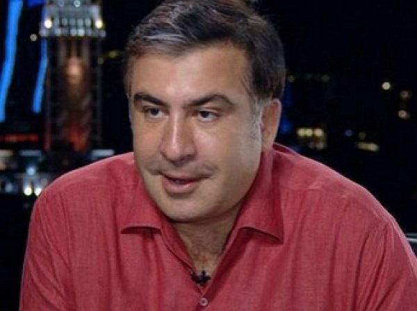 Саакашвили потребовал у Порошенко 50 евро за испорченную зеленкой футболку