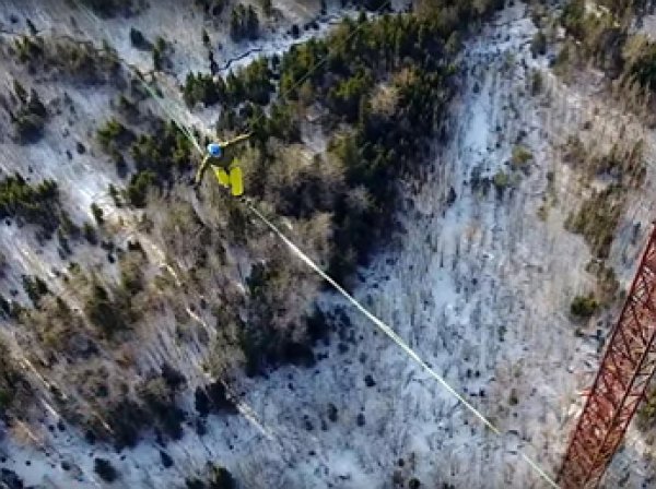 YouTube ВИДЕО: воронежский экстремал прошёл по стропе на 300-метровой высоте