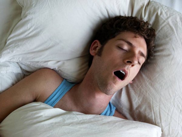 Ученые рассказали, почему опасно спать с открытым ртом