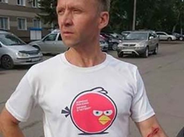 В Барнауле координатора штаба Навального ударили ножом, а офис подожгли (ФОТО)