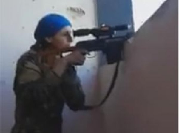 Обнародовано ВИДЕО дуэли в Сирии с участием девушки-снайпера