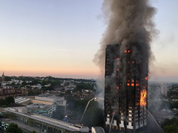 Пожар в Лондоне сегодня: горит многоэтажка, 50 пострадавших (ФОТО, ВИДЕО)