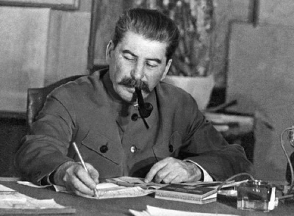 Сталин опередил Путина и Пушкина в рейтинге выдающихся личностей