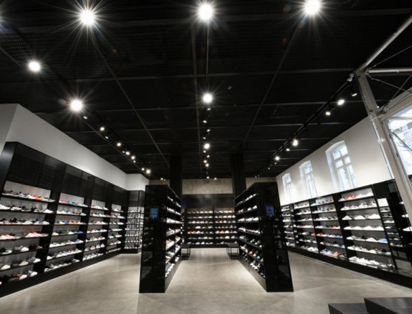 Брендовые кроссовки за полцены: BRANDSHOP объявил Sneaker Weekend Sale
