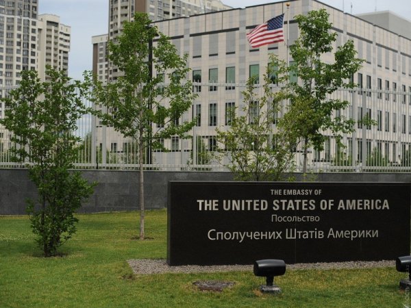 На территории посольства США в Киеве прогремел взрыв (ФОТО)