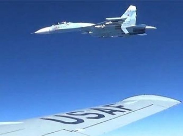 СМИ опубликовали ФОТО опасного пролета истребителя из России