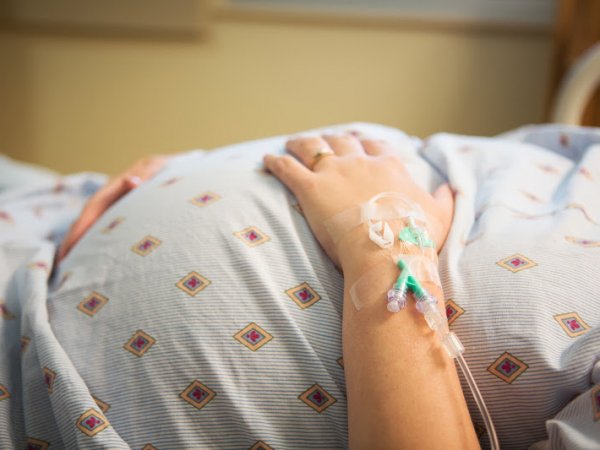 В Москве из больницы сбежала раненная в живот беременная женщина