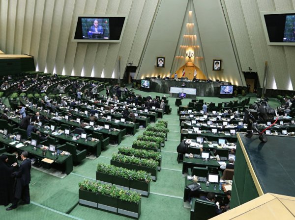 В Иране неизвестные открыли стрельбу в парламенте страны и мавзолее Хомейни: есть жертвы