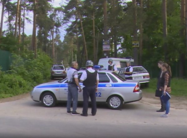 Стрельба в Подмосковье сегодня 10.06.2017 в поселке Кратово мужчина расстреливает прохожих, есть жертвы (ВИДЕО)