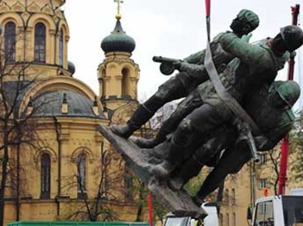 В Польше приняли законы о сносе памятников Красной Армии