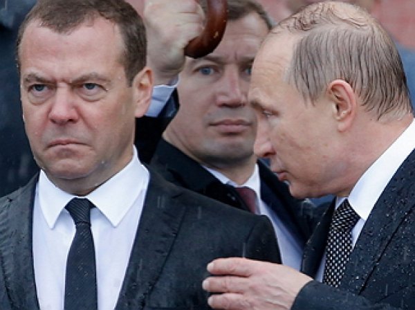 Недовольный Медведев стал новым мэмом в Сети