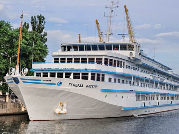 Украинский круизный лайнер отправился в Ростов-на-Дону вместо Одессы