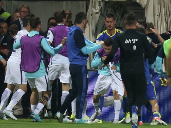 Футболисты Боснии и Герцеговины и Греции подрались после отборочного матча к ЧМ-2018 (ВИДЕО)