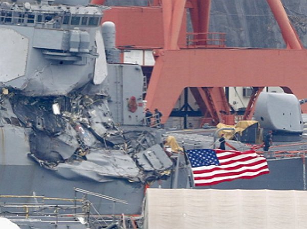 7 моряков ВМС США погибли после столкновения эсминца Fitzgerald с контейнеровозом