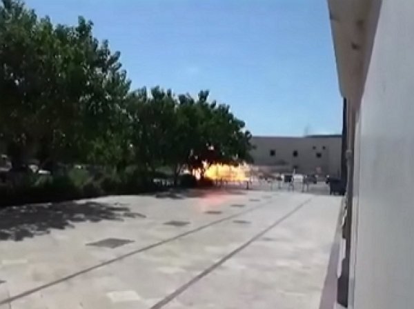 Момент взрыва на территории мавзолея имама Хомейни в Тегеране попал на ВИДЕО