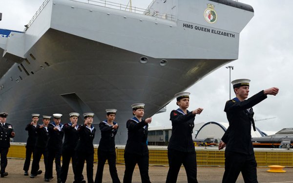 Минобороны РФ: Британский авианосец "Королева Елизавета" — удобная крупногабаритная морская цель