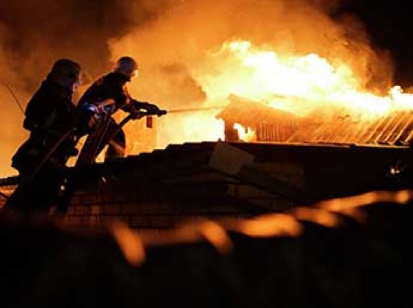 При пожаре на заводе плитки в Ленобласти заживо сгорели семь человек(ФОТО)