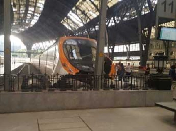 В Барселоне поезд протаранил платформу: пострадали 54 человека (ФОТО, ВИДЕО)