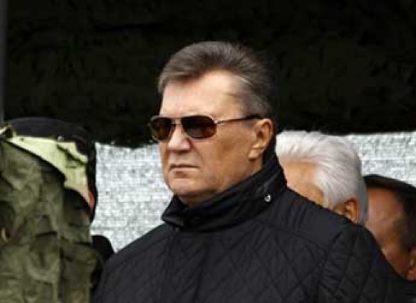 Янукович заявил о желании вернуть Крым в состав Украины