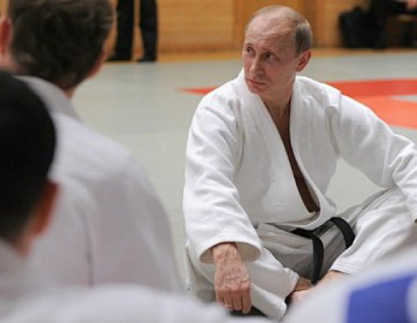 Журналист из США вызвал на бой Путина, назвав его «мошенником боевых искусств»