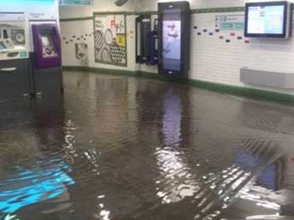 В Париже прошел самый мощный в истории ливень: затоплены 20 станций метро (ВИДЕО)