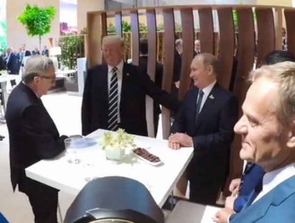 В Сети опубликовали видео первого рукопожатия Путина и Трампа