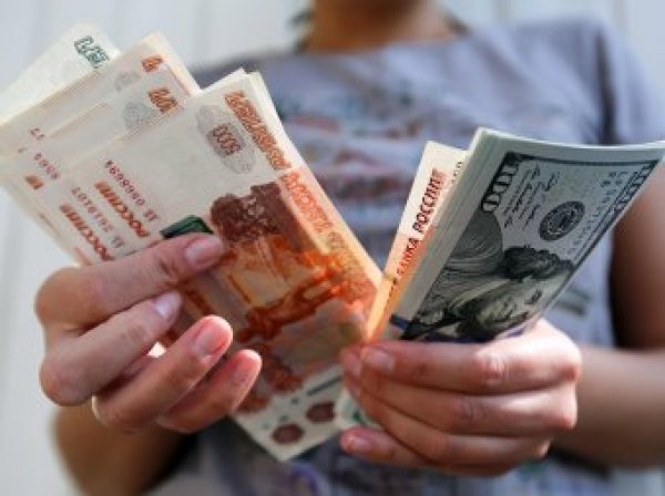 Курс доллара на сегодня, 29 июля 2017: рубль будет продолжать падать - прогноз МЭР
