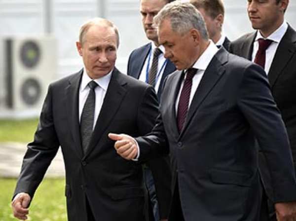 Путин приехал на авиасалон МАКС и угостил министров мороженым (ВИДЕО)