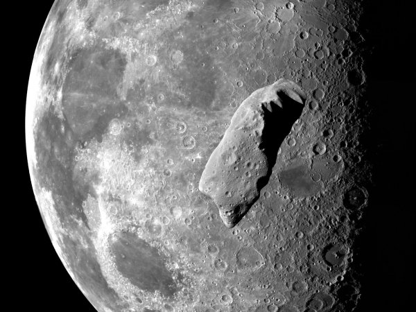 Ученые NASA зафиксировали столкновение метеорита с Луной: взрыв был виден с Земли