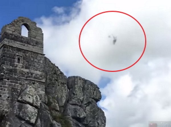 На YouTube опубликовано видео полета сферического НЛО в Англии