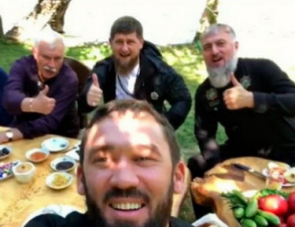 Видео, где губернатор Полтавченко в компании Кадырова кричит "Ахмат" — сила!", возмутило фанатов "Зенита"