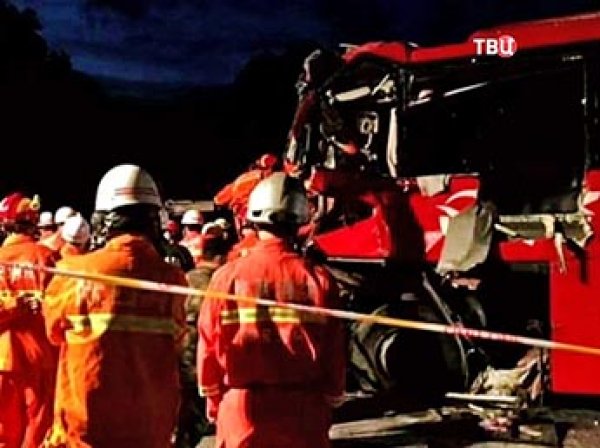 Автобус протаранил стену тоннеля в Китае: погибли 36 человек (ФОТО)