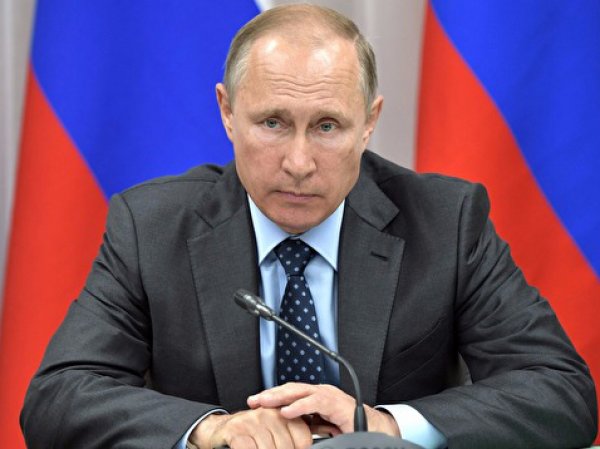 "Какие-то проблемы?": Путин пожурил замминистра финансов на совещании