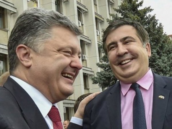 Саакашвили затроллил Порошенко ФОТО с Трампом, Кэрри и Клинтон