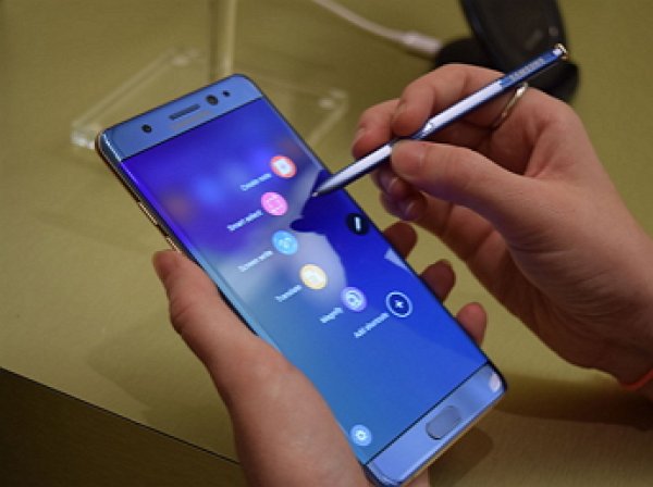 Samsung представила телефон Galaxy Note 8 с двойной камерой
