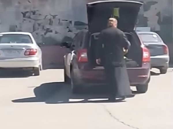 На Урале священник увез ребенка в багажнике машины