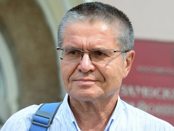 Прокуратура: Улюкаев требовал взятку в  млн лично у Сечина