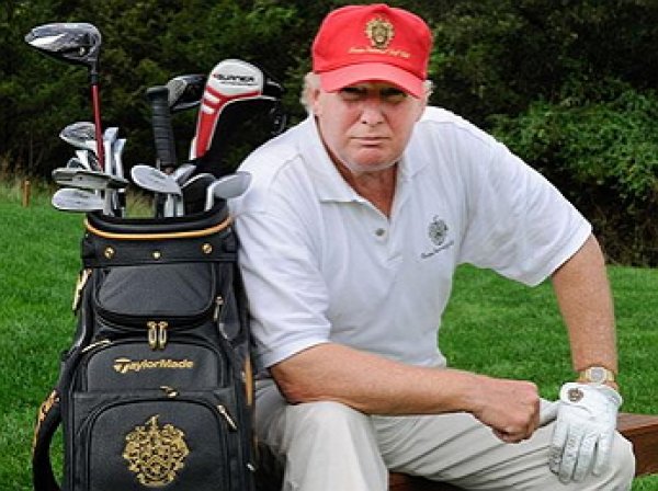 Трамп провел четверть своего президентства в гольф-клубах - СМИ