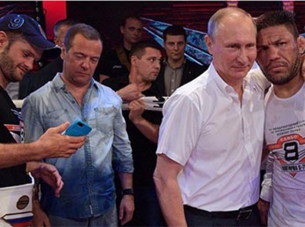 "Тонировка для трусов": в Сети высмеяли Медведева из-за ФОТО в странной одежде