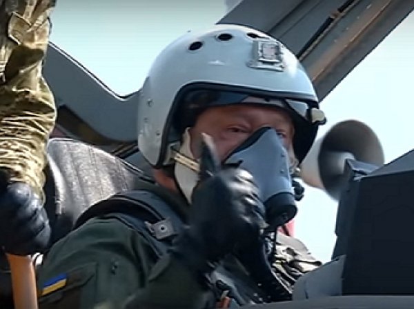 В Сети посмеялись над полетом Порошенко на МиГ-29